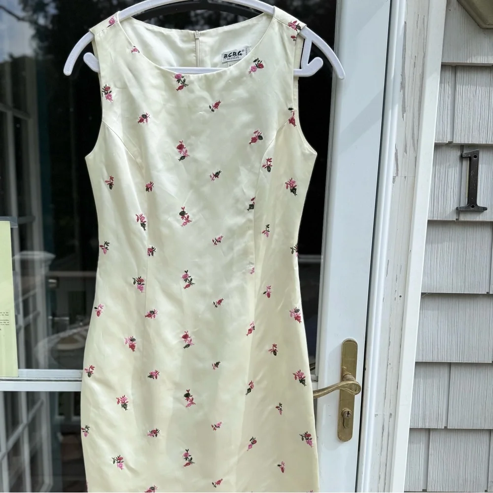 BCBG Ivory White Sheath Midi Dress Red & Pink Flower Embroidery Sleeveless Sz 4